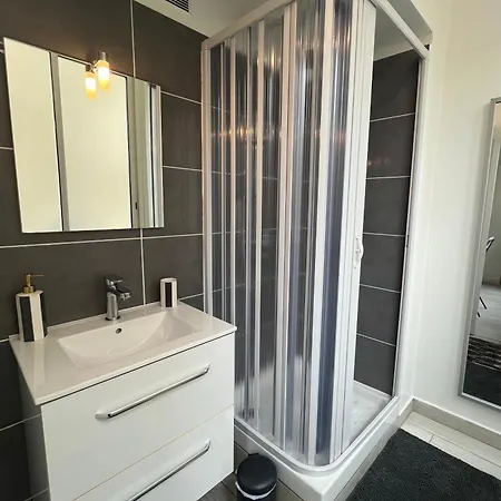 Cozy En Centre-ville Διαμέρισμα